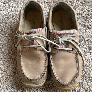 Sperry Topsider Bluefish kids size 5. Similar to womens size 6/7